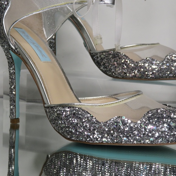 ***SOLD*** Betsey Johnson Bridal Shoes Stela - Picture 2 of 8